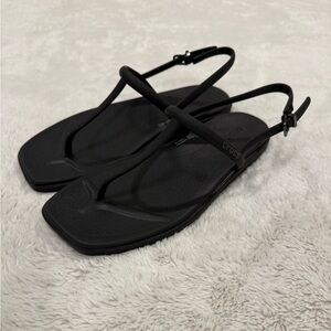 NWOT! Crocs Miami Thong Flip Sandals – Black – Size 7